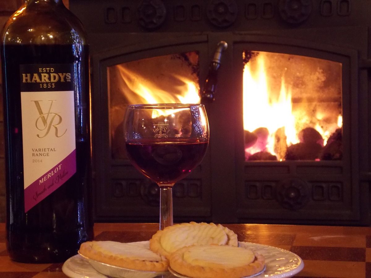 Fire with wine and mince pies